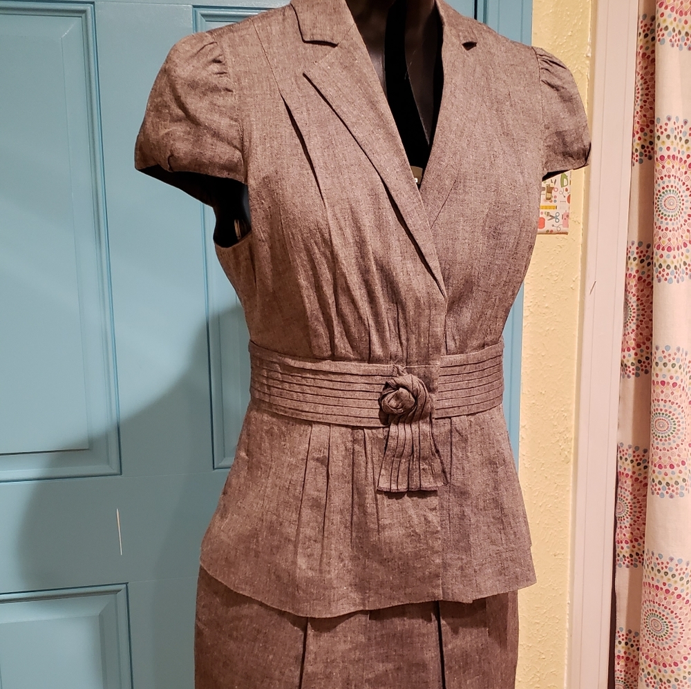 BCBG MaxAzira gray skirt set XS professional, classic